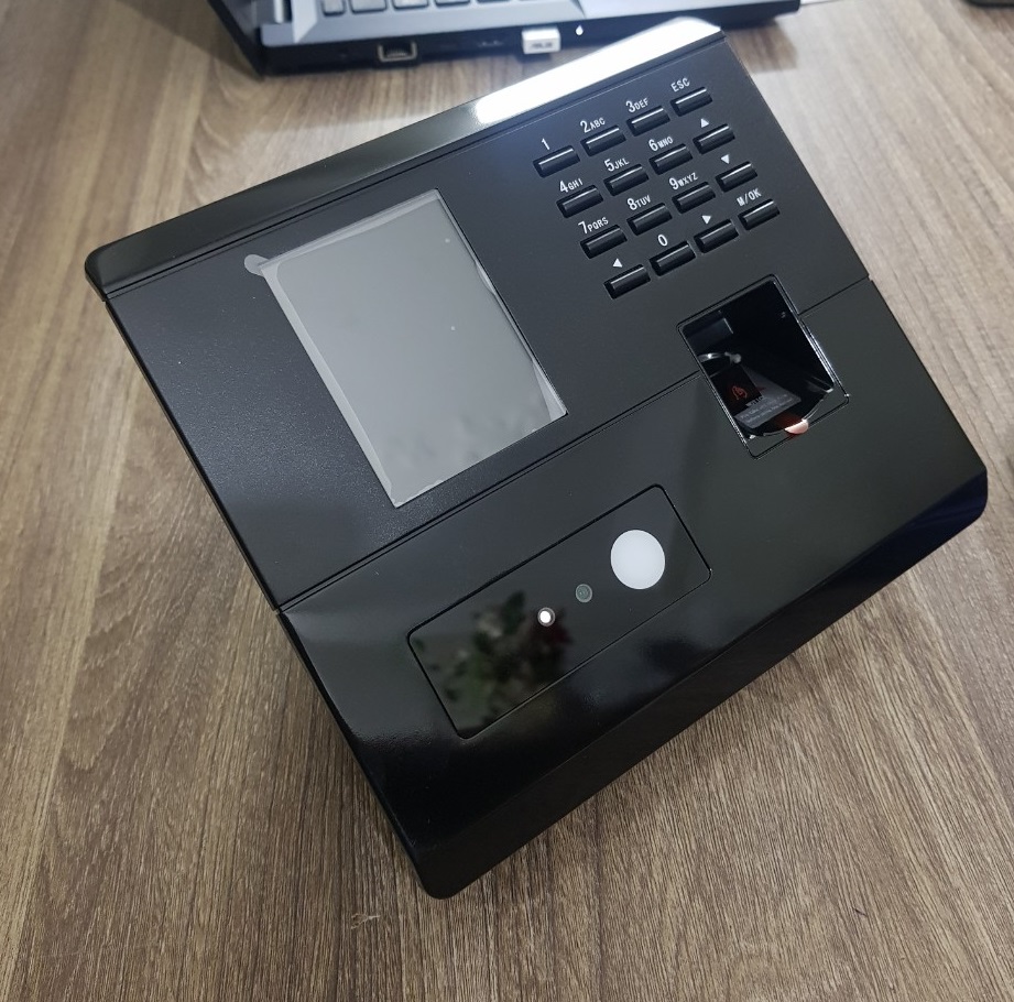 máy chấm công khuôn mặt Ronald Jack MB23VL-W